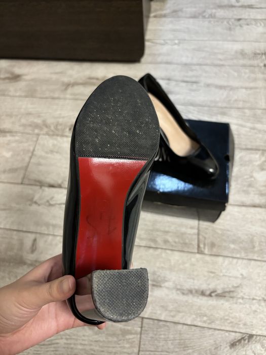 Продам туфли лакированные