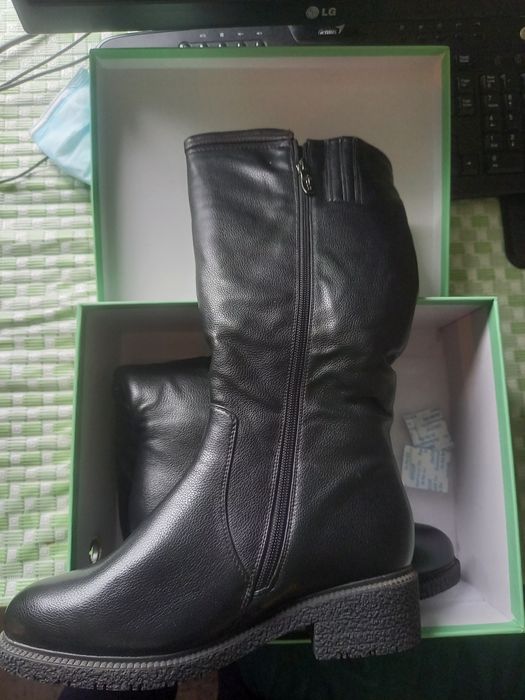 Қыстық аяқ-киім сатылады