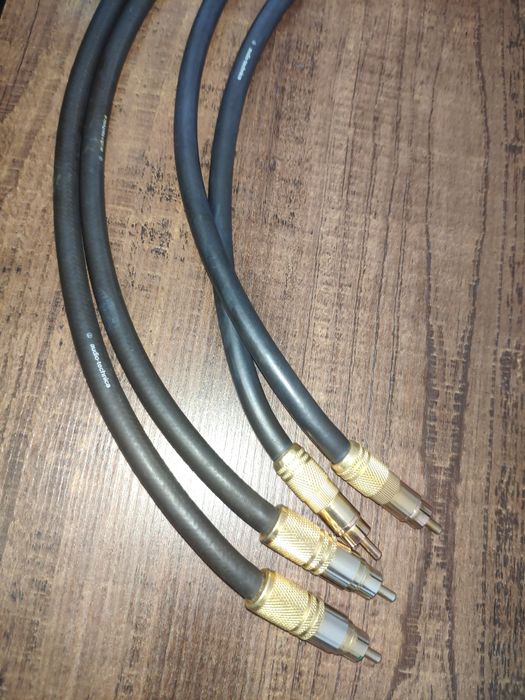 Cabluri SAEC (Audiotehnica), Accuphase  Japan