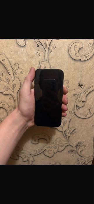 Продам Iphone 16/128( на звонки отвечаю редко, отвечаю тут 24/7)