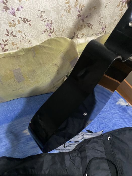 Продаю аккустическую гитару