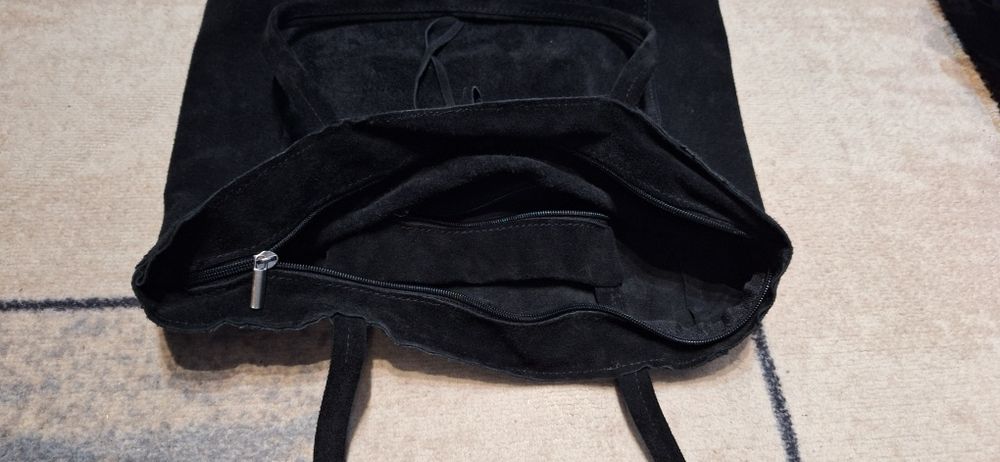 Продавам тоте чанта от чер естествен велур