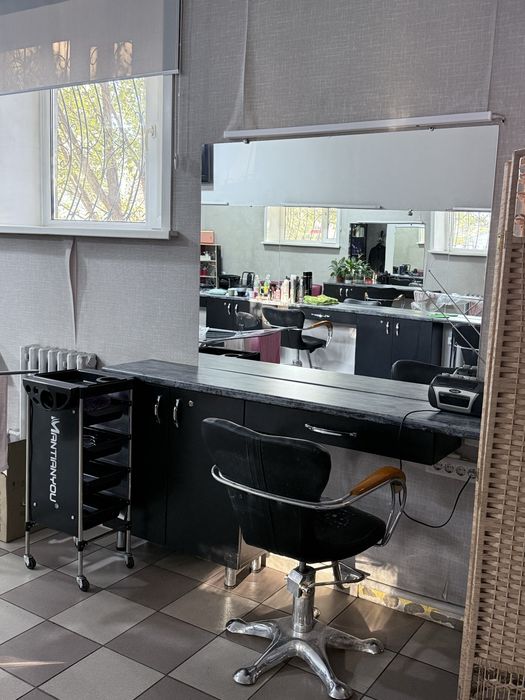 Продам постаменты для парикмахеров