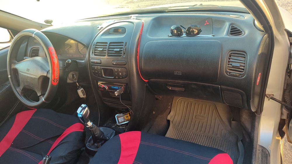 Продаю авто Митсубиси каризма