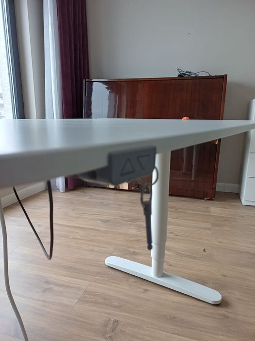 Birou  cu înălțime reglabila sistem electric Ikea