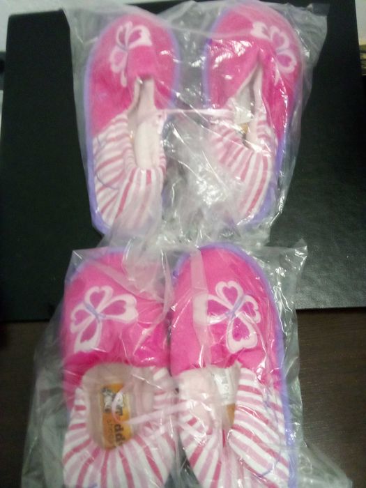 Пантофи момиче 26/27 и 28/29-6 лв./чифт.