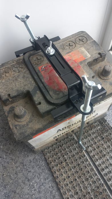 Крепления для аккумулятора универсальное