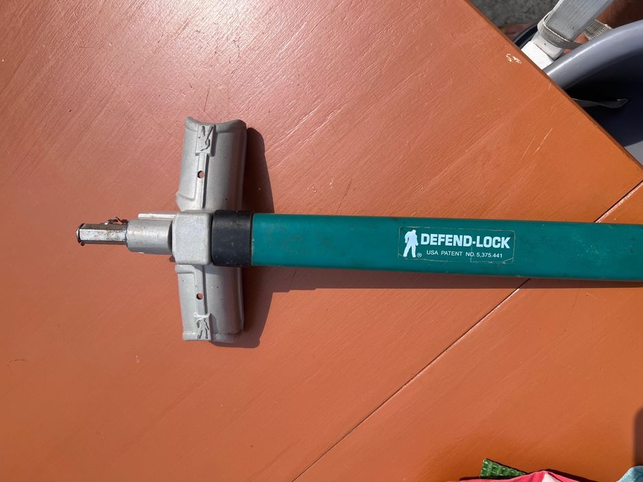 Blocator ANTIFURT AUTO volan cu Cheie