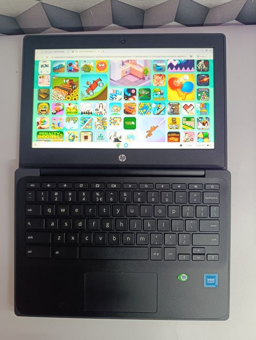Ofertă specială  laptop pentru copii  HP 11 inch cu touchscreen și android