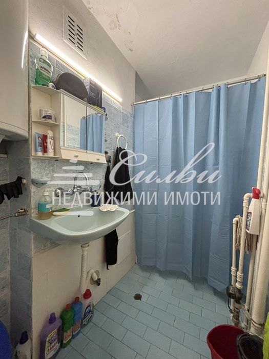 Тристаен СРЕДЕН апартамент на предпочитан ТРЕТИ етаж – кв. Томбул джа
