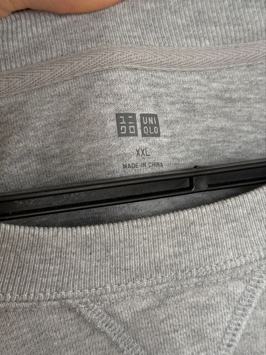Серый свитшот от Uniqlo