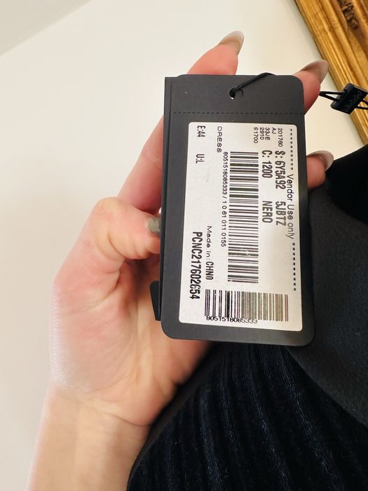 Rochita Armani noua cu etichetaa