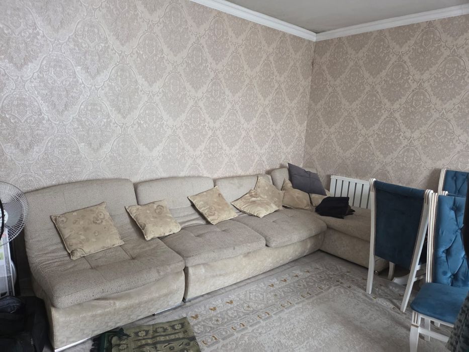 Продам диван для гостиной