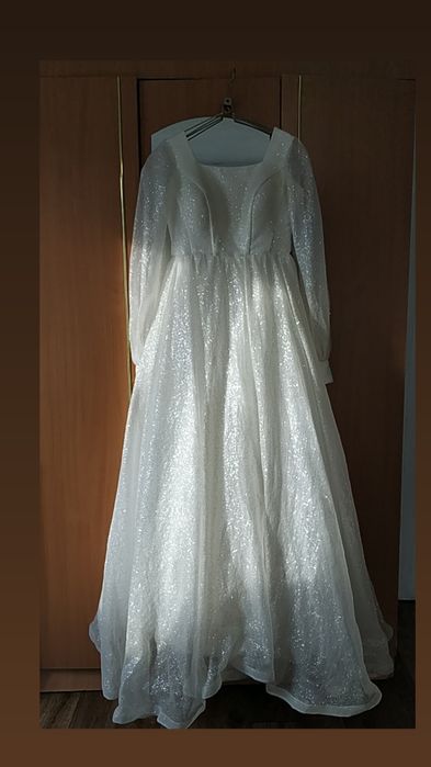 Свадебное пышное блестящее платье