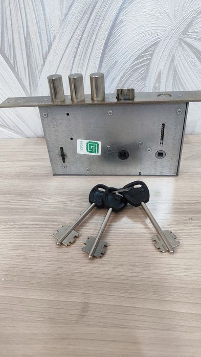 Продаются 2 врезных замка