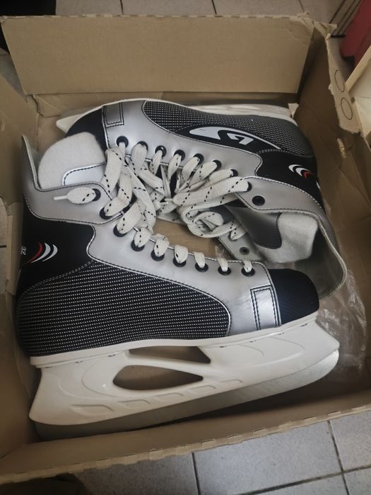 Botas коньки новые