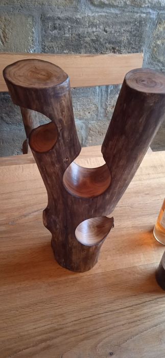 Стойка за вино  шест и три ботилки