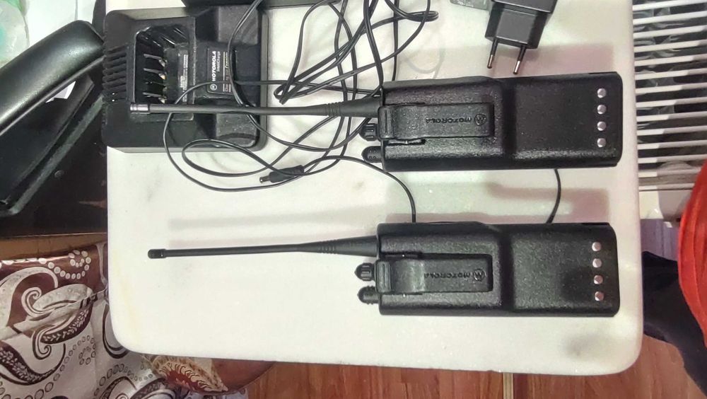 Stații radio emisie recepție UHF Motorola GP600 militare.