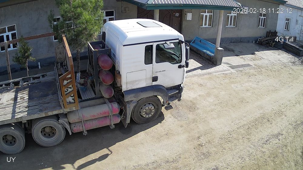 Man metan yurib turgan mashina