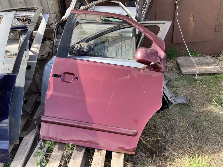 Дверь передняя правая Мерседес Вито W638 / Mercedes Vito W638