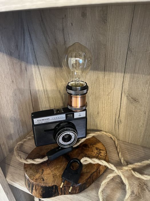 Настолна лампа.