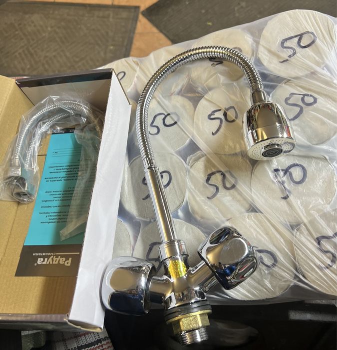 Смеситель на ванну .Смеситель кухонный