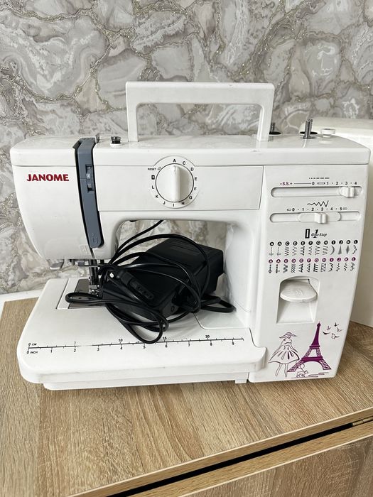 Швейная машинка Janome