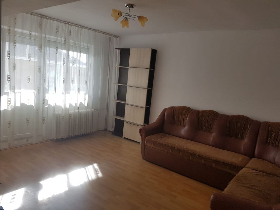 Închiriez ap. 2 camere decomandat cu lift B-dul Dacia 56mp