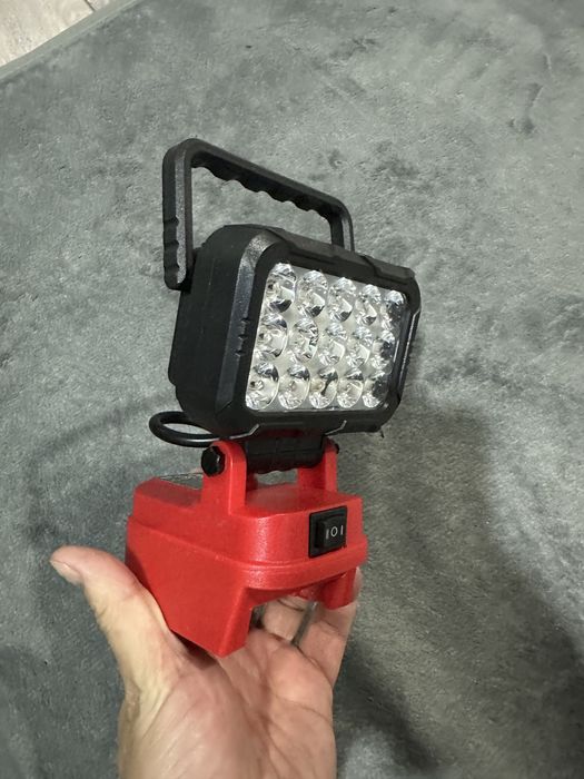 Lampa led milwuakee