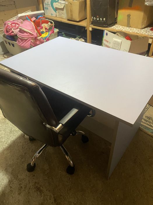 Birou copii foarte practic . Pot sta 2 copii de o parte si de ealalta