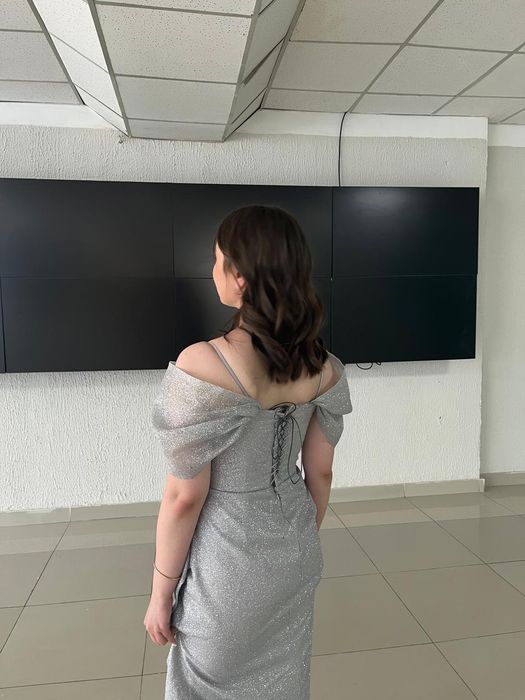 Продам платье 80.000(торг есть)