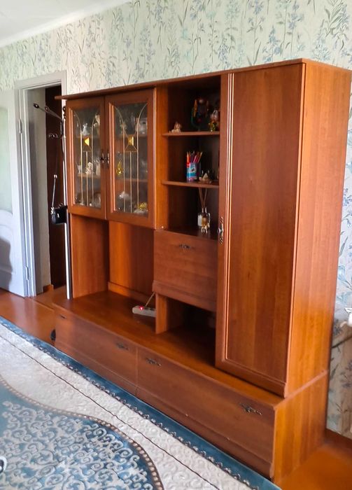 Стенка для гостинной европпейского производства