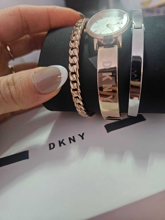 Michael Kors , Tommy Hilfiger, Fossil & DKNY