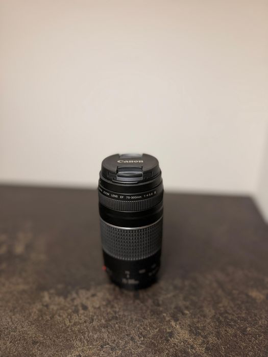 Vand Pachet Complet Canon EOS 1200D cu 3 obiective și bliț extern