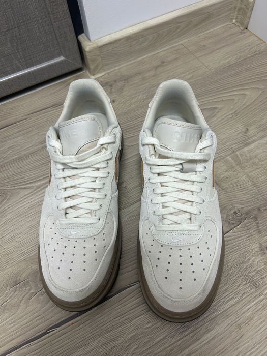 Adidasi Nike air force 1 Luxe marimea 45