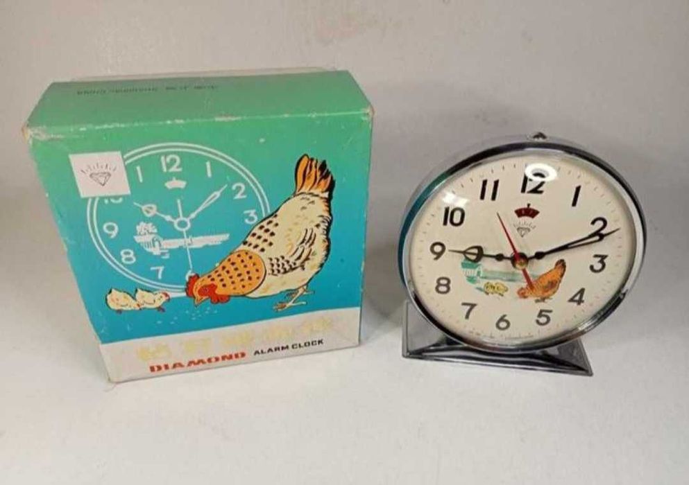 Ceas vechi Gaina cu pui, Cloșca da din cap, China de colectie comunism