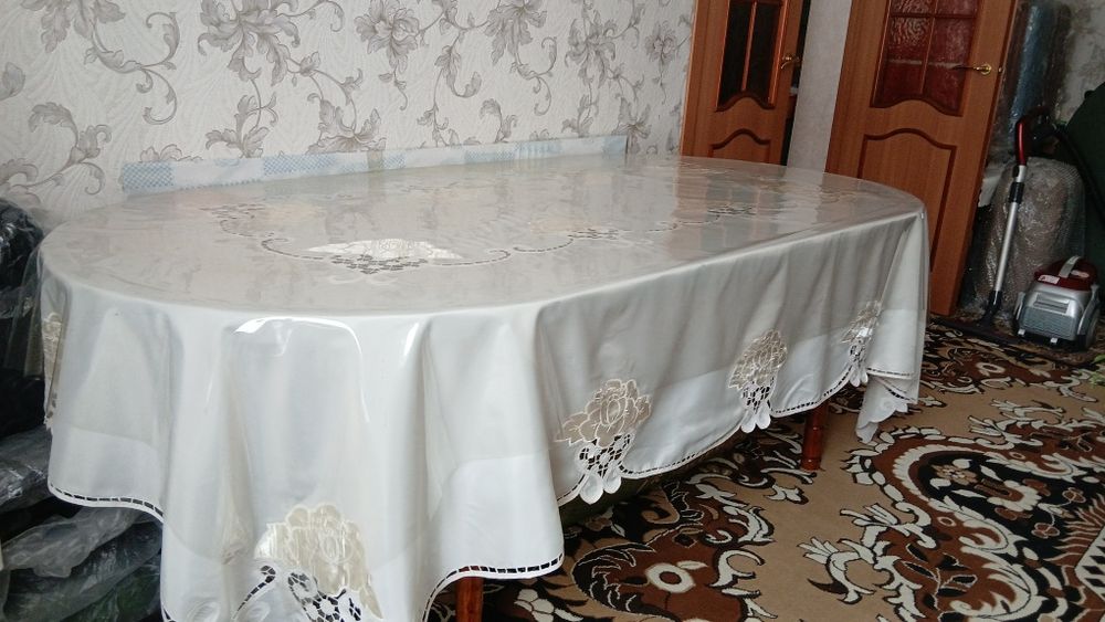 Стол обеденный, дерево