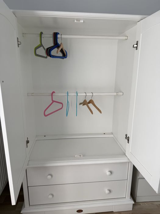 vand mobilier din lenn masiv , camera copil . cumparat de la  Mothercare .