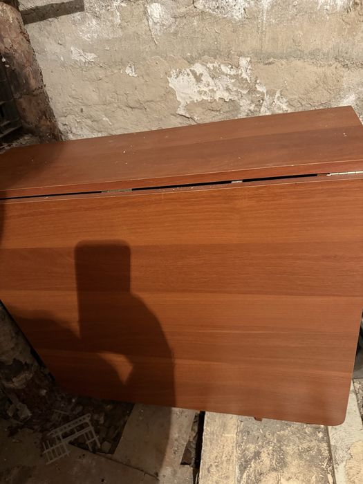 Продам стол книжка