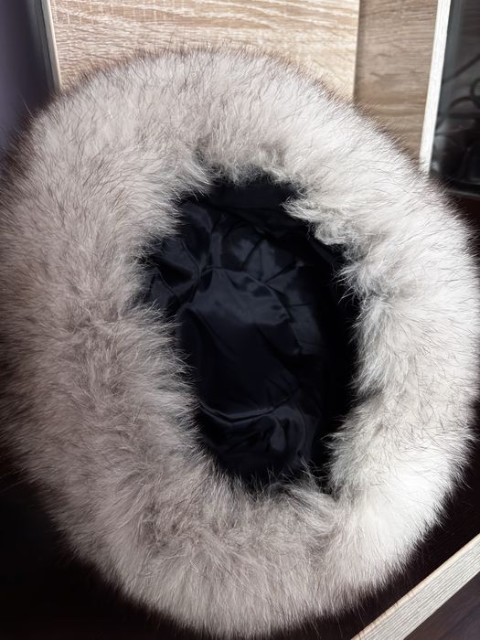 Шапка от бяла лисица