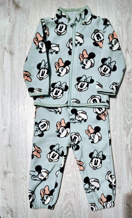 Vând trening Minnie Mouse