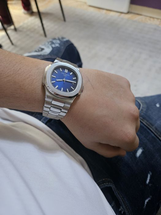 Продавам часовник