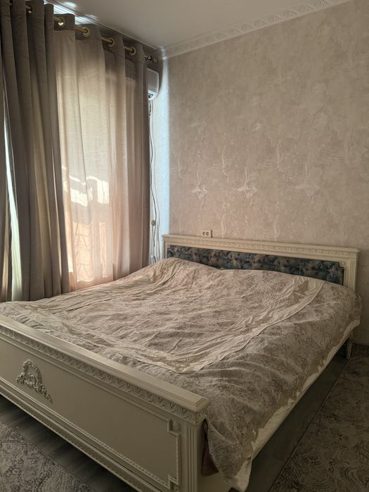 продается спальный гарнитур