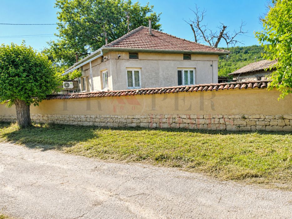 Продажба Къща гр. Горна Оряховица - с. Драганово 101m² и двор 2388m²