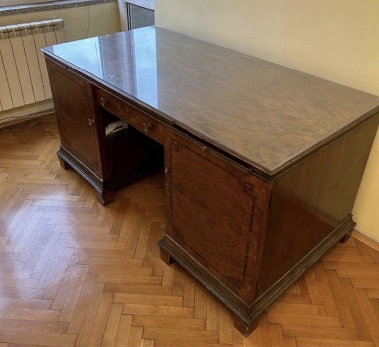 Писалище от средата на 20 век.