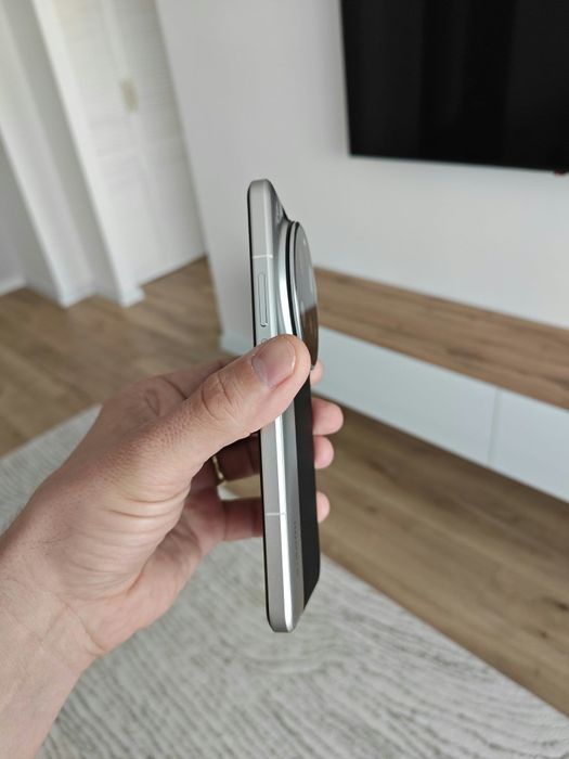 Xiaomi 15 ultra silver chrome