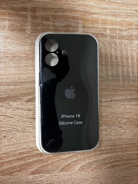 Чехол на Iphone 16, черный