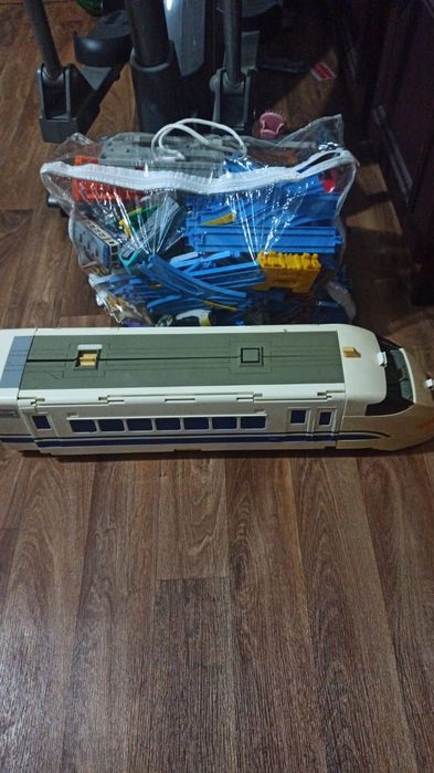 Продам игрушки поезд