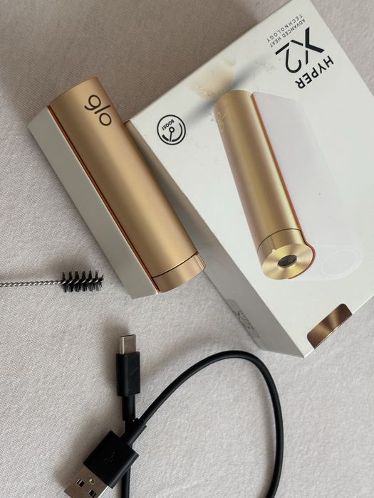 glo Hyper X2 original, alb-auriu, cu cutie, cablu USB-C și perie de curățare