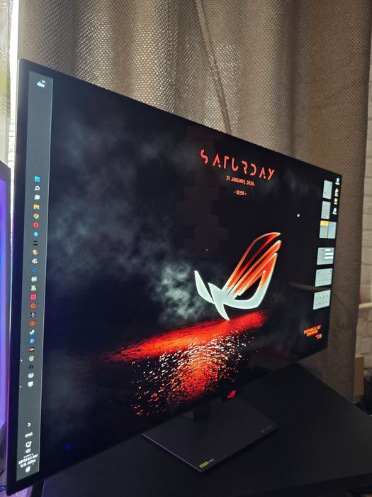 Продавам Asus gaming Monitor 32 OLED 4k 165hz